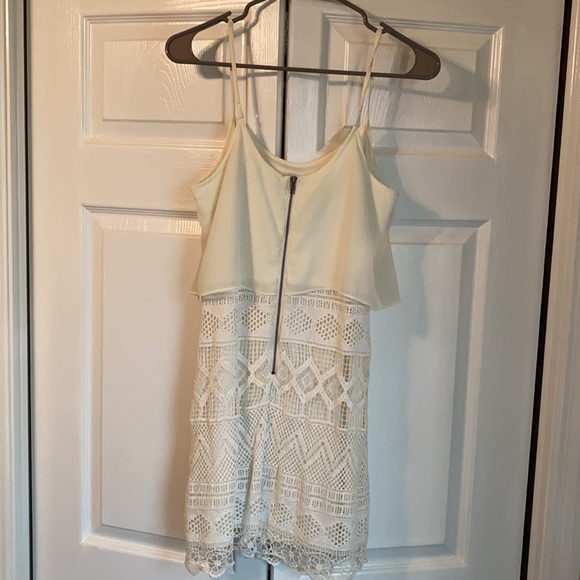 White dress - Picture 2 of 2